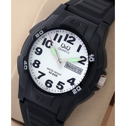 Q And Q A128J001Y Analog Watch